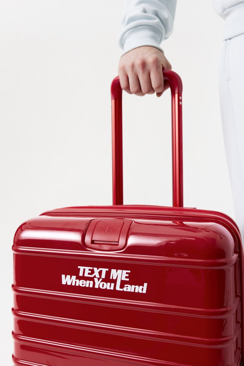 BEIS124525 LGCarryOn Red Details 0195