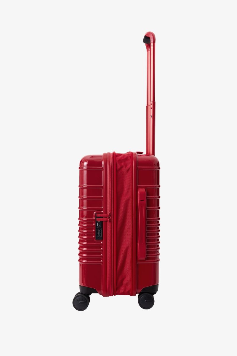 BEIS124525 LGCarryOn Red Product SideExpanded 0706