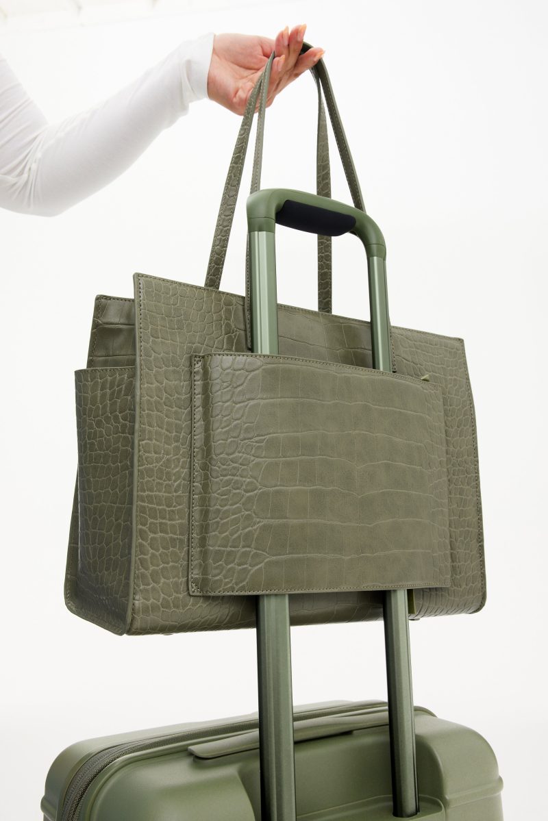 BEIS124638 WorkTote Olive Details 0368 V1