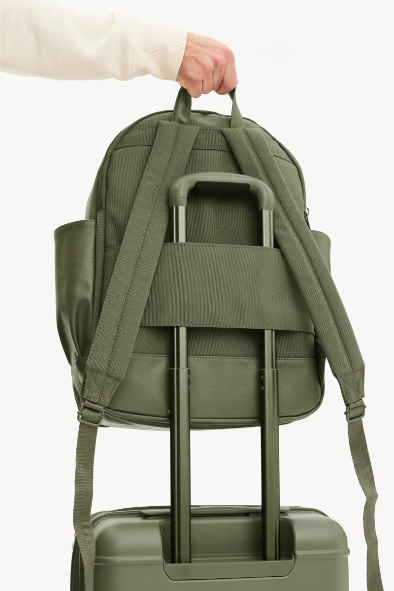 BEIS219156 Backpack Olive Details 0046