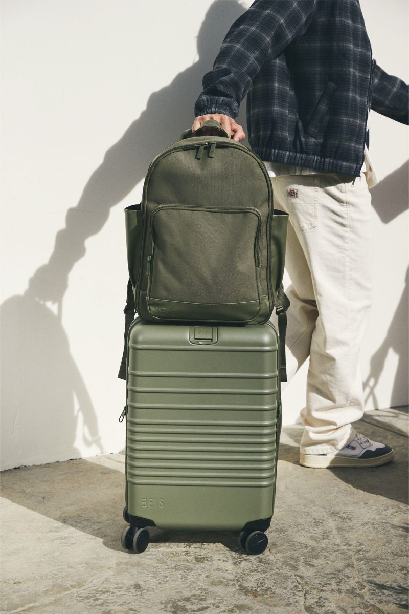 BEIS219156 Backpack Olive Product Front 2032 V2 0027 12.11.23 BEIS 2410