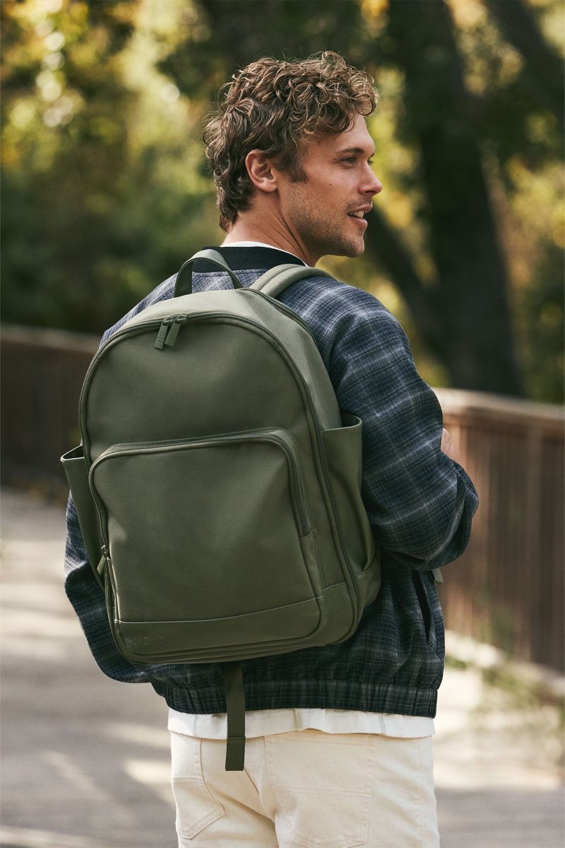 BEIS219156 Backpack Olive Product Front 2032 V2 0032 12.11.23 BEIS 2066