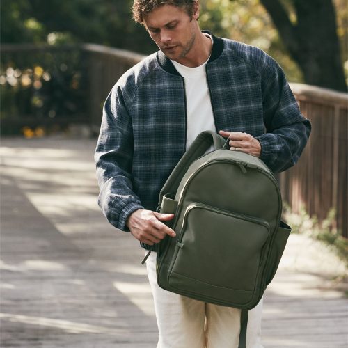 BEIS219156 Backpack Olive Product Front 2032 V2 0033 12.11.23 BEIS 1992