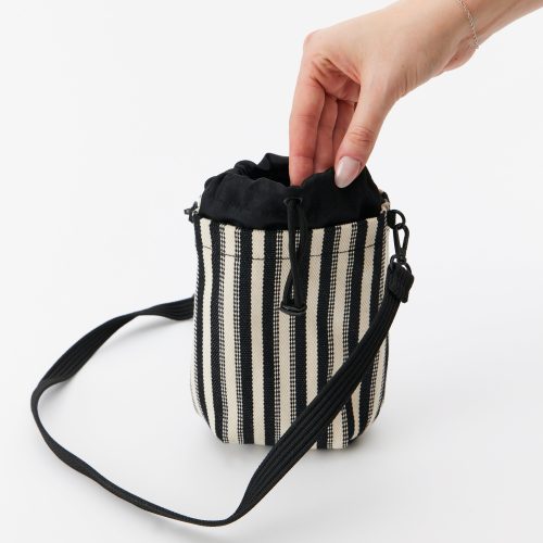 BEIS224568 StripedWaterBottleKoozie Black Details 0461