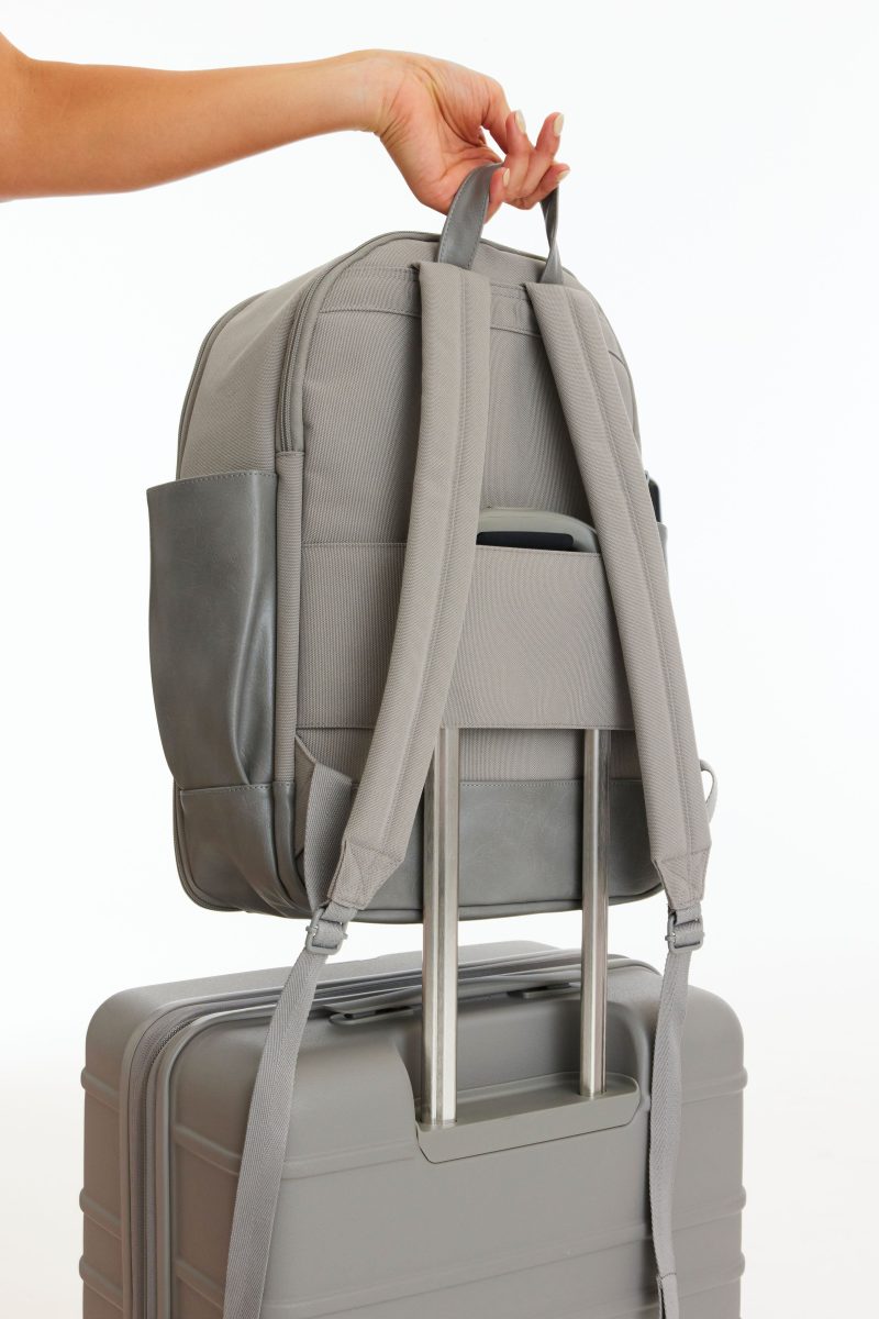 BEIS323462 ConvertibleMiniWeekender Navy Product Back 5211 0008 BEIS323458 TheBackpack Grey Product Details 5530