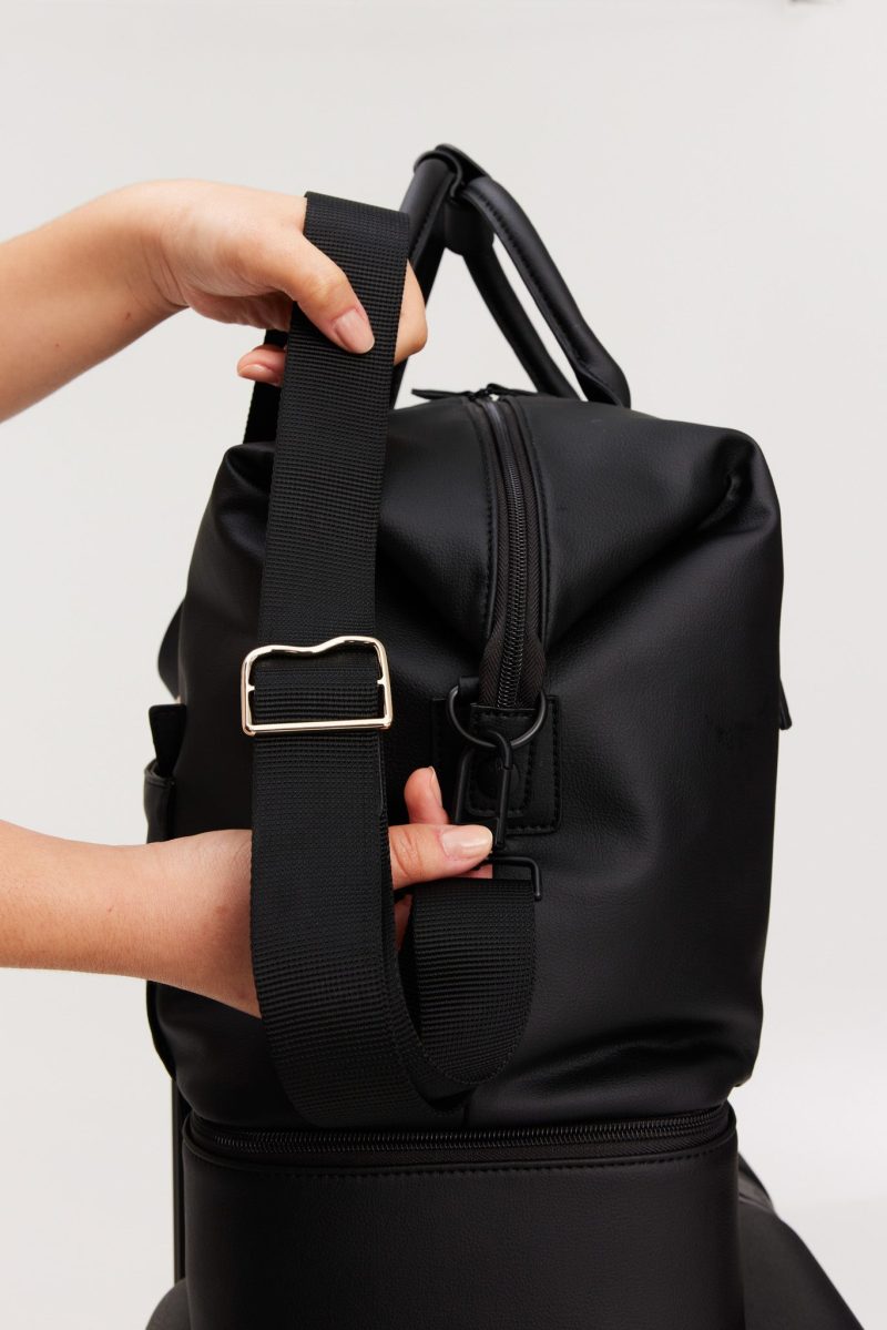 BEIS323469 PremiumWeekender Black Details 0676