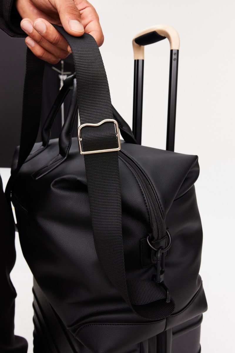 BEIS323481 PremiumDuffle Black Details 0664