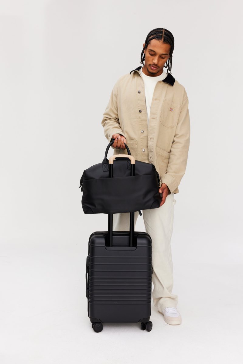 BEIS323481 PremiumDuffle Black Model 0411