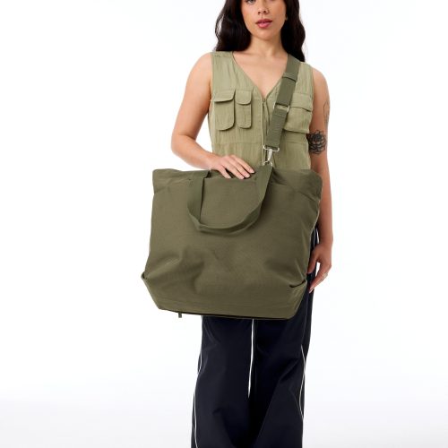 BEIS324601 TheUtilityTote Olive Model 0729 V1