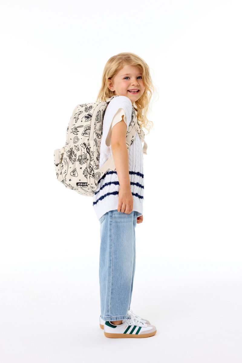 BEIS324645 TheKidsBackpack DoodlePrint Model 2678 V1 bdf1ed0e c665 4378 9e63 04b512bf7e56