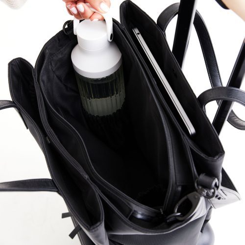 Untitled 1 0000s 0087 BEIS323437 CommuterTote Black details 2070