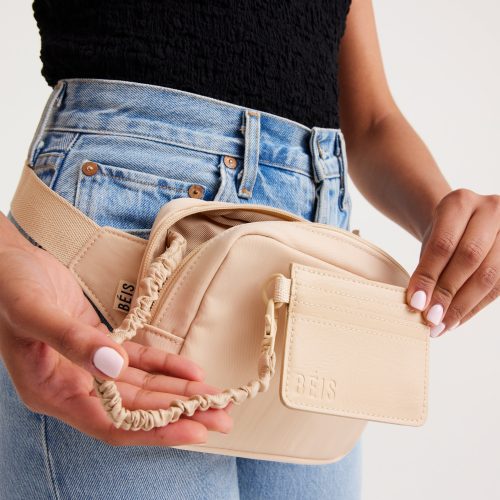 belt bag beige detail