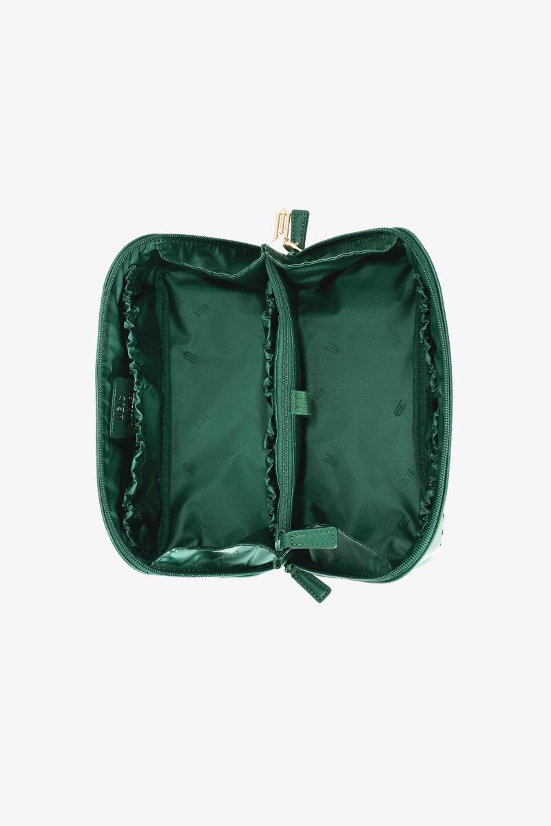 wickedresized 0038 BEIS424681 TheWickedToiletryKit WickedGreen product interior 0225 V1